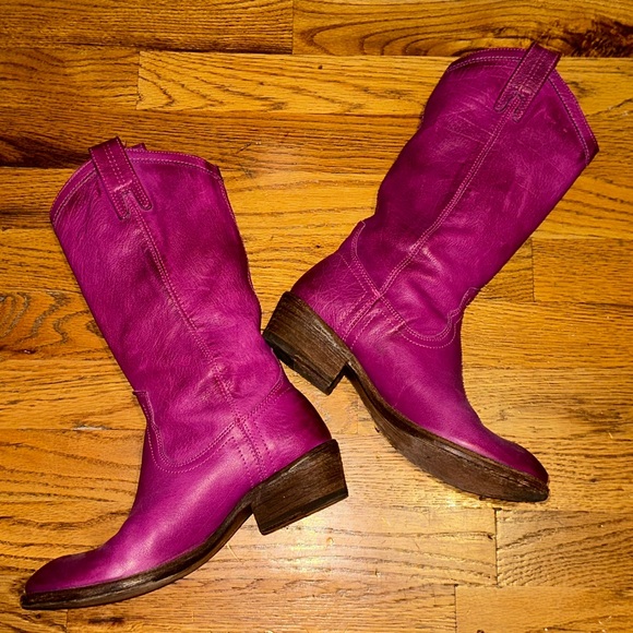 Frye Carson Boot - Picture 2 of 2